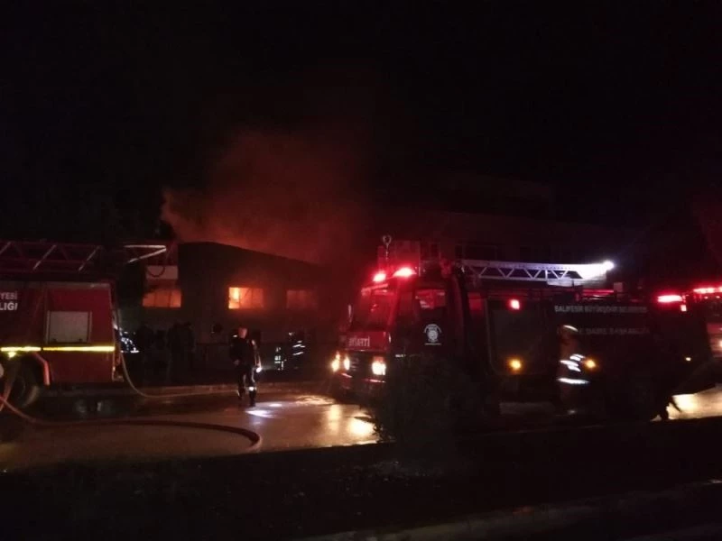 Kauçuk fabrikasında çıkan yangına güçlükle müdahale edildi
