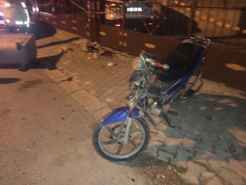 Kontrolden çıkan motosiklet çöp konteynerine çarptı
