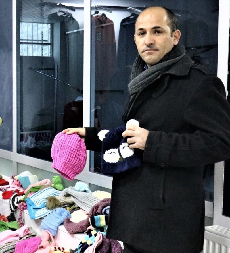 Lösemili çocuklar için başlatılan ’atkı, bere’ kampanyasına eğitim sendikasından destek
