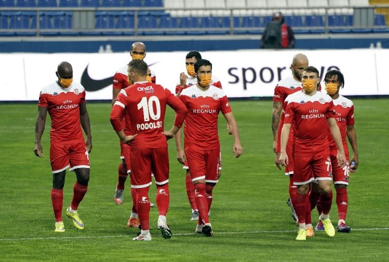 Süper Lig: Kasımpaşa: 1 - Fraport Tav Antalyaspor: 0  (İlk yarı)
