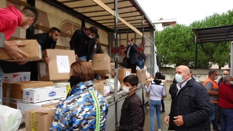 İstanbullu muhtarlardan İzmir’e yardım tırı
