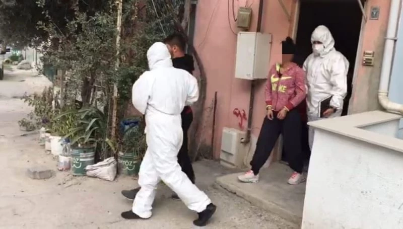 Firari çift, filyasyon ekibinin jandarma olduğunu kelepçe takılınca anladı
