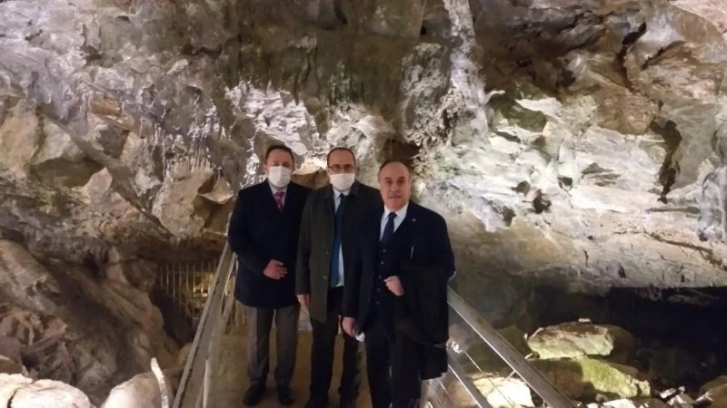 Sarıkaya Mağarasında inceleme
