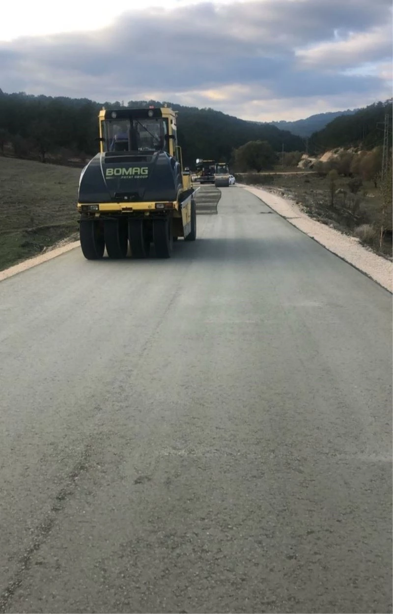 İshak Gazel: “Beton yollarımıza yenileri ekleniyor”
