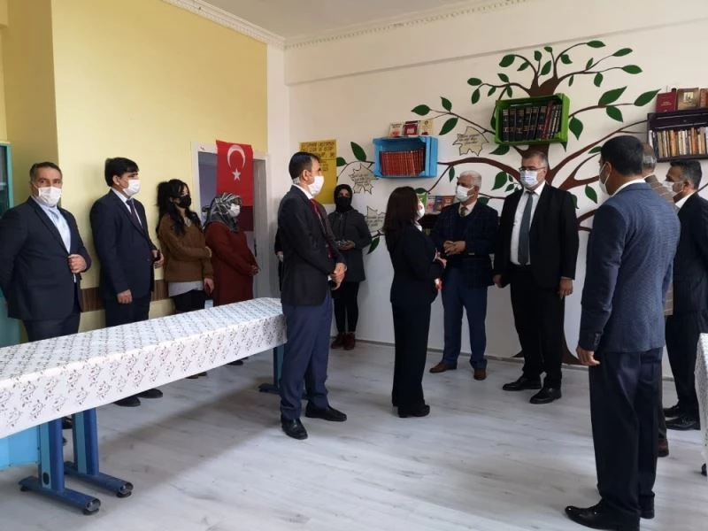 Usta öğreticilerden liseye kütüphane
