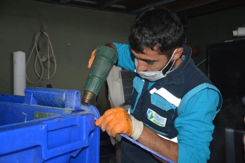 İzmit Belediyesi çöp konteynerlerini kendi imkanlarıyla yeniliyor
