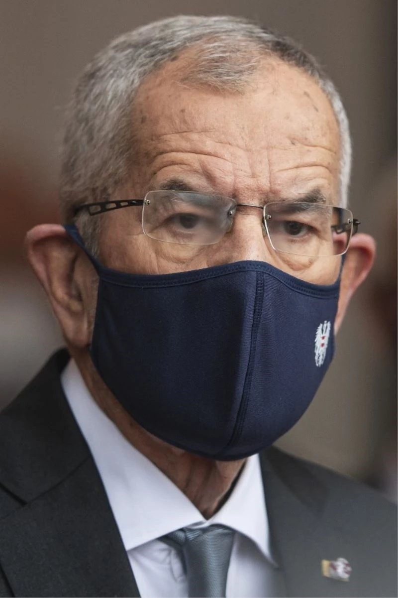 Avusturya Cumhurbaşkanı Bellen düşerek kalçasını kırdı
