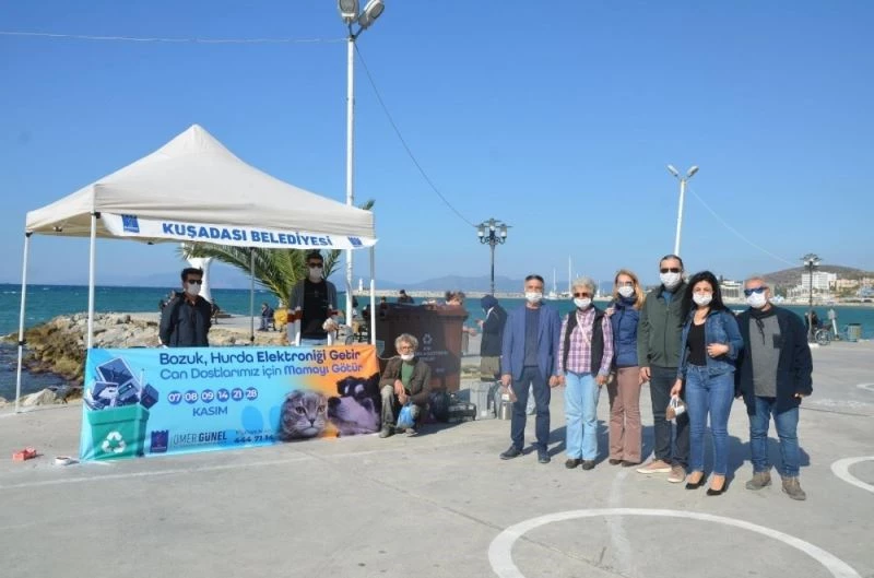 Kuşadası’nda “ Elektronik atığını getir, can dostlara mama götür “ kampanyası
