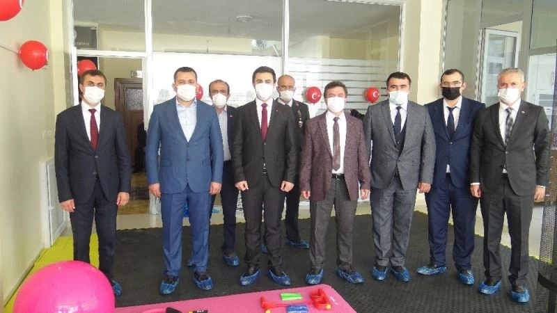 Başyayla’da spor salonu ve kütüphane açıldı
