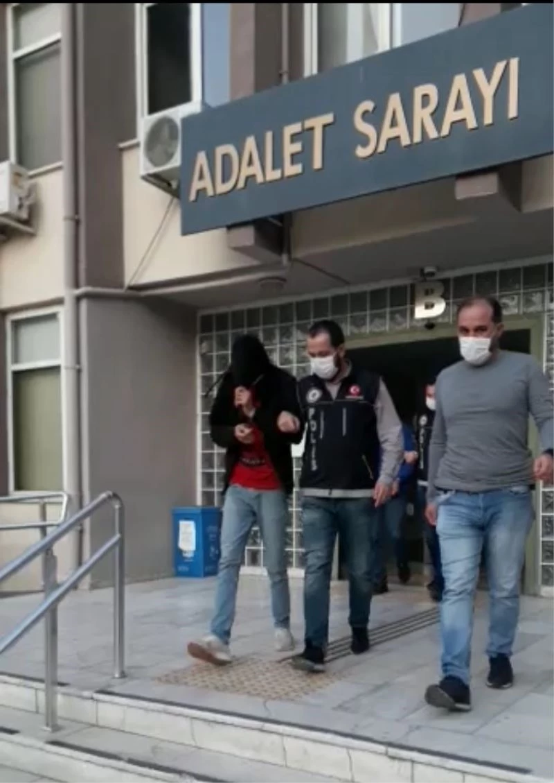 Davetsiz misafir bağımlı değil polis çıkınca, planlar alt üst oldu
