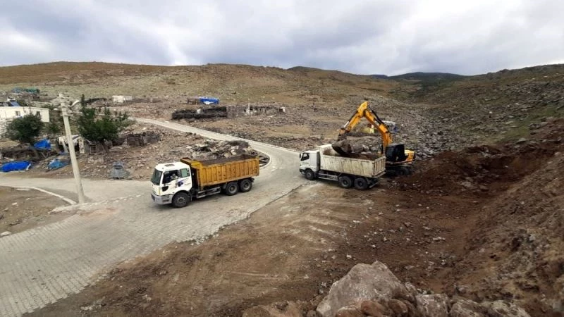 Aliağa Belediyesi çalışmalarını Yukarı Şehitkemal’de sürdürüyor

