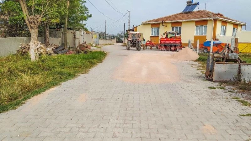 Karacabey’in sokak ve caddeleri parke taşlarıyla örülüyor
