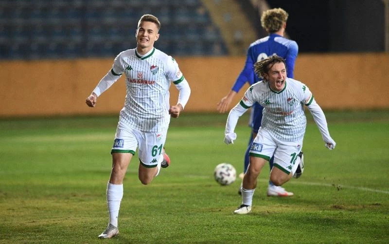 Batuhan Kör, Ali Akman ve Burak Kapacak’ı geride bıraktı
