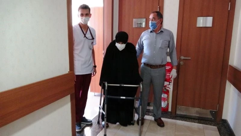 2 yıl sonra tekrar yürümenin mutluluğunu yaşadı
