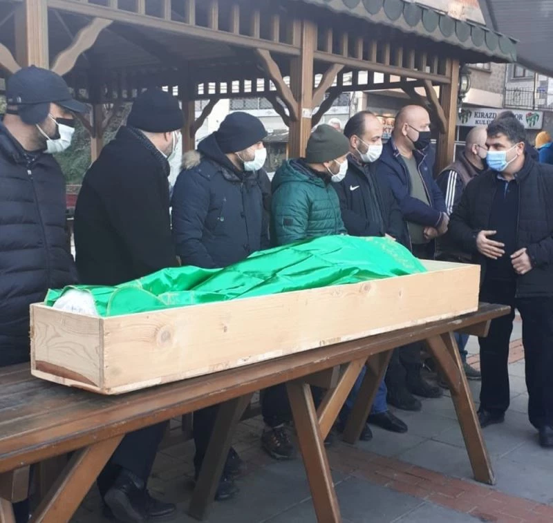 Hastanede 3 saat müdahale edilmediği için öldüğü iddia edilen şahıs toprağa verildi
