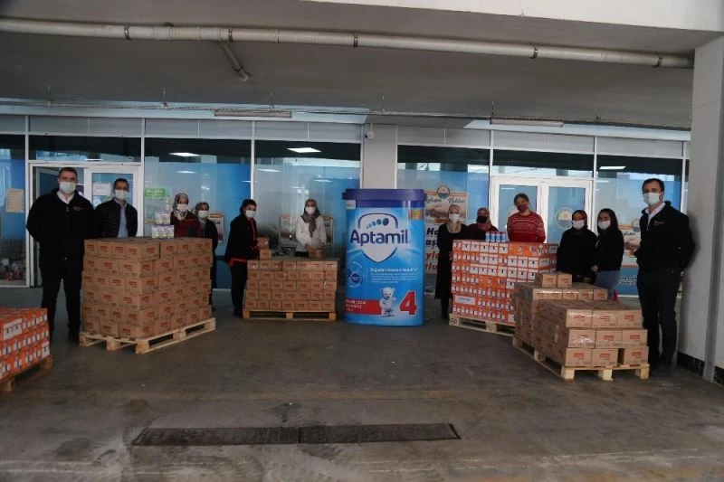 Sütler çocuklara ulaşmak üzere, paylaşım noktası raflarında yerini aldı
