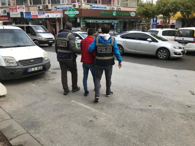 Aracın altına saklandı ama yakayı ele verdi
