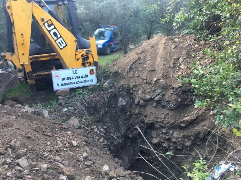 Tarihi Tirilye’de kaçak kazıya suçüstü

