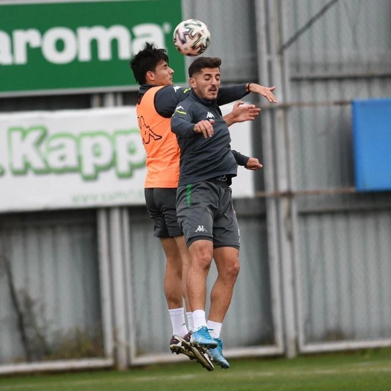 Bursaspor çalışmalarını yoğun tempoda sürdürüyor
