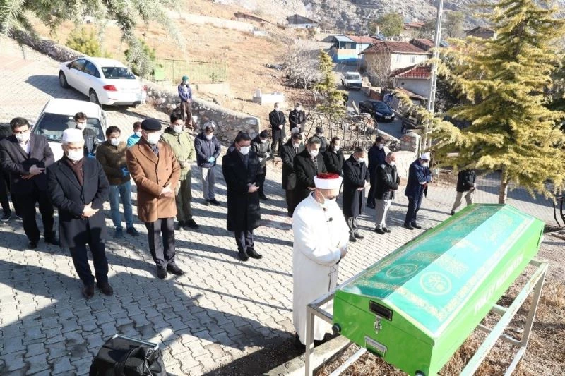 Kimsesizi son yolculuğuna protokol uğurladı
