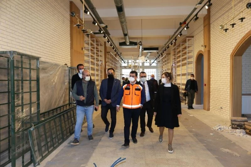 Cemil Meriç Kitaplığı’na HUDER’den kitap bağışı
