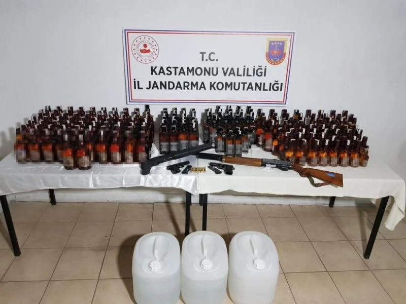 Ürettikleri sahte içkileri otel odasında saklarken yakalandılar
