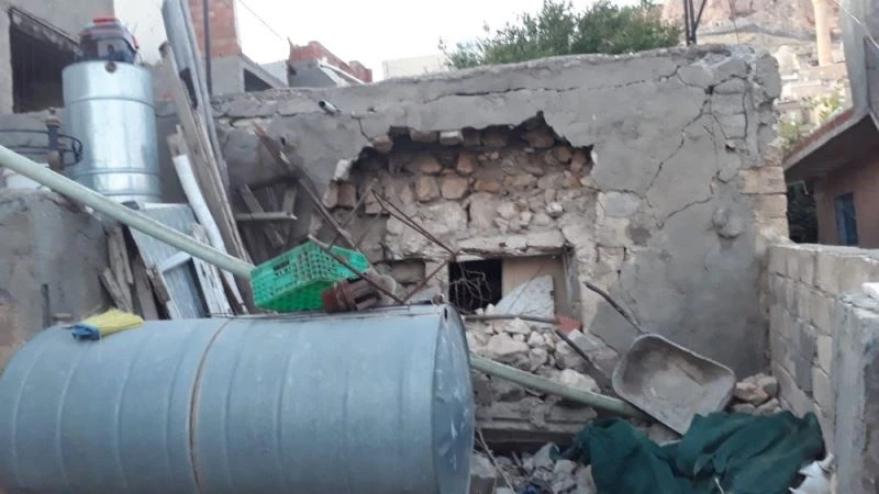 Belediye ödül olarak ev yaptı, duvarların yıkılması sonrası ortada kaldı
