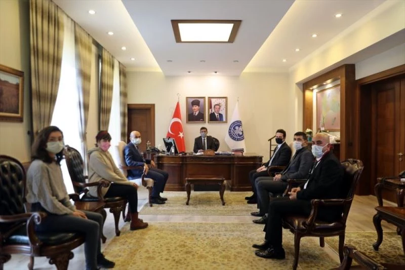 Vali Arslantaş, TÜBİTAK Türkiye birincilerini ödüllendirdi