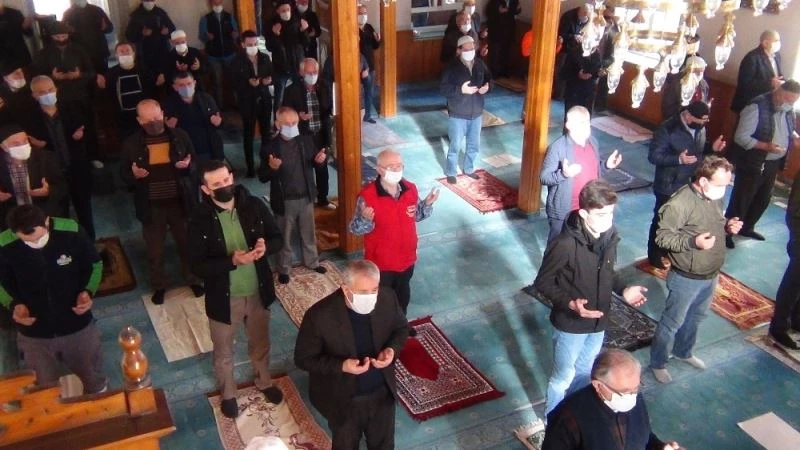 Kuraklığın ardından camilerde topluca yağmur duası yapıldı
