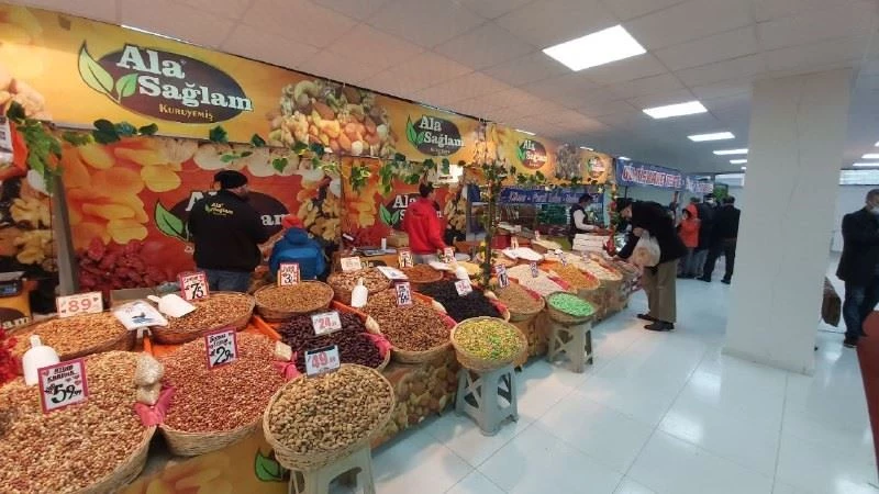 7 ilin yerli mahsulleri Bitlislilerle buluştu
