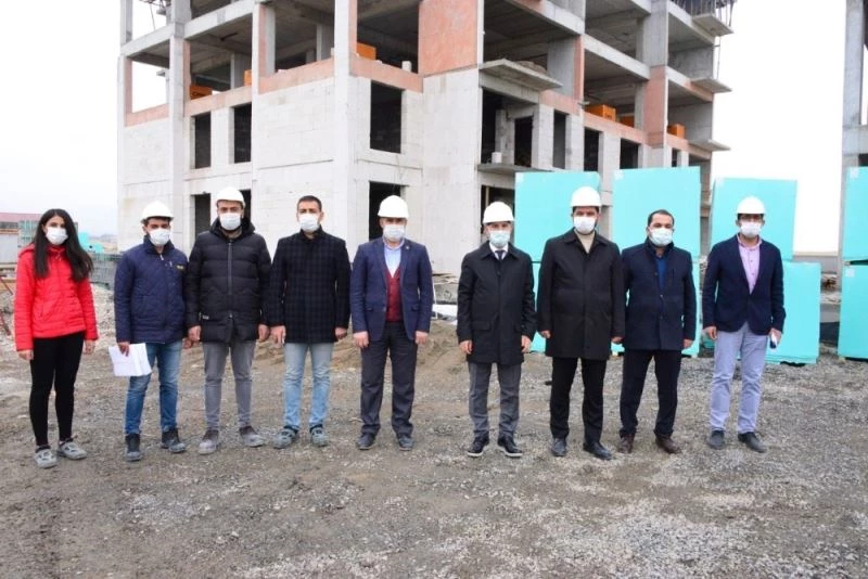 Çınar, yeşil Topsöğüt konutlarında incelemelerde bulundu
