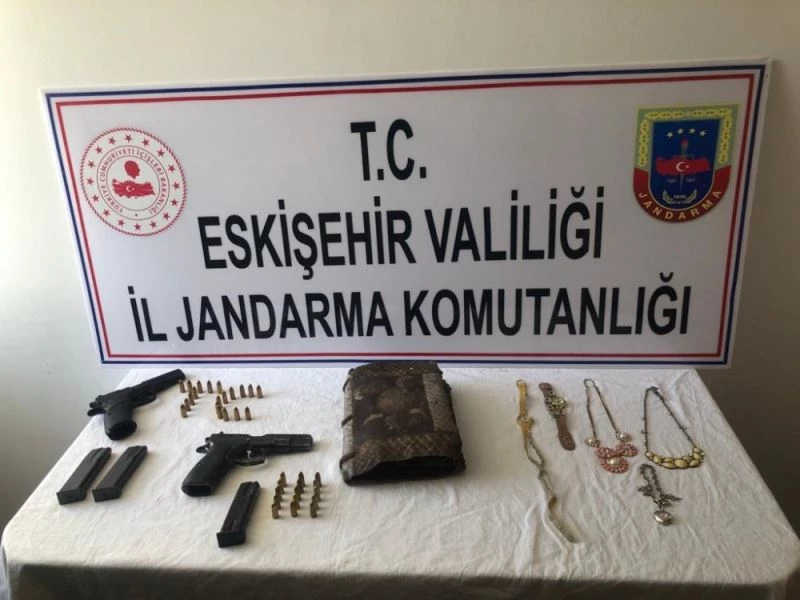 Eskişehir’de bin yıllık İncil ele geçirildi
