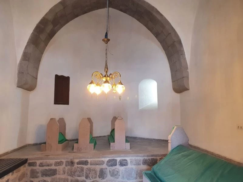 Ebu İshak Türbesi’nde restorasyon çalışması tamamlandı
