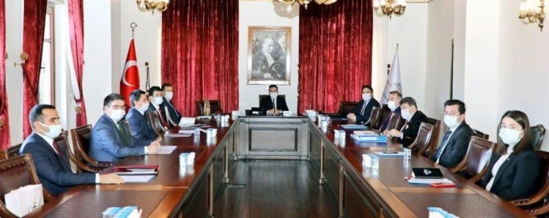 Vali Çiçek kaymakamları ile pandemi tedbirlerini masaya yatırdı
