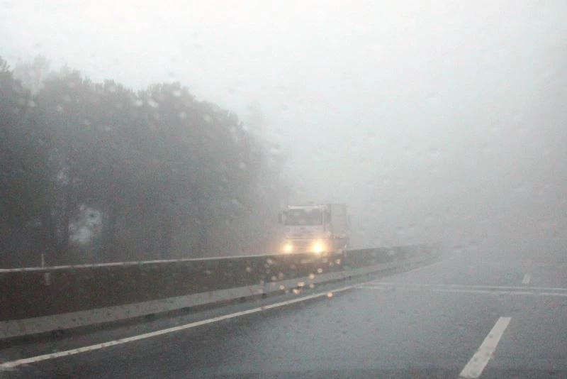 Sakar geçidinde görüş 5 metreye düştü
