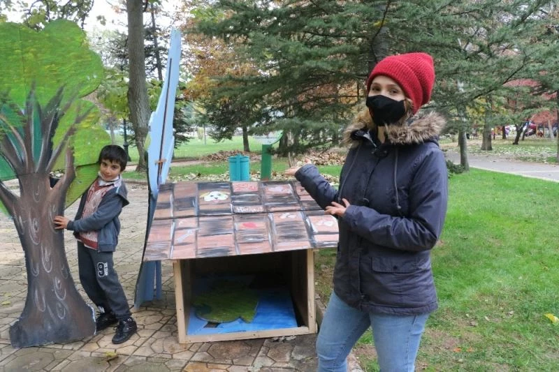 (Özel) Kullanamadıkları dekorları sokak hayvanları için kulübeye dönüştürdüler
