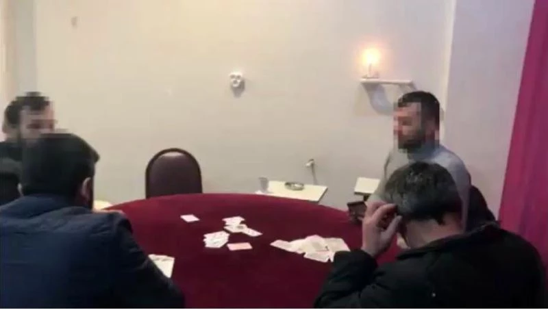 Pendik’te kahvehane baskınında sosyal mesafeye uymamaktan ceza
