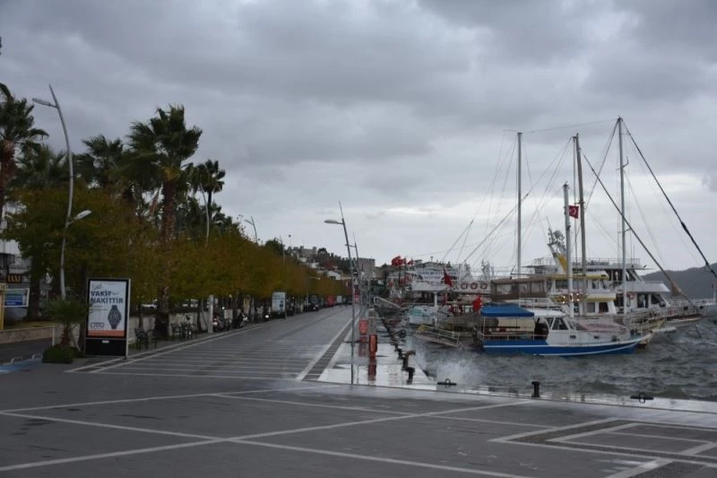 Marmaris’te yağmurlu hava etkisini sürdürüyor
