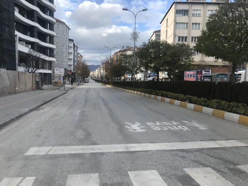 Bozüyüklüler sokağa çıkma kısıtlamasına uydu
