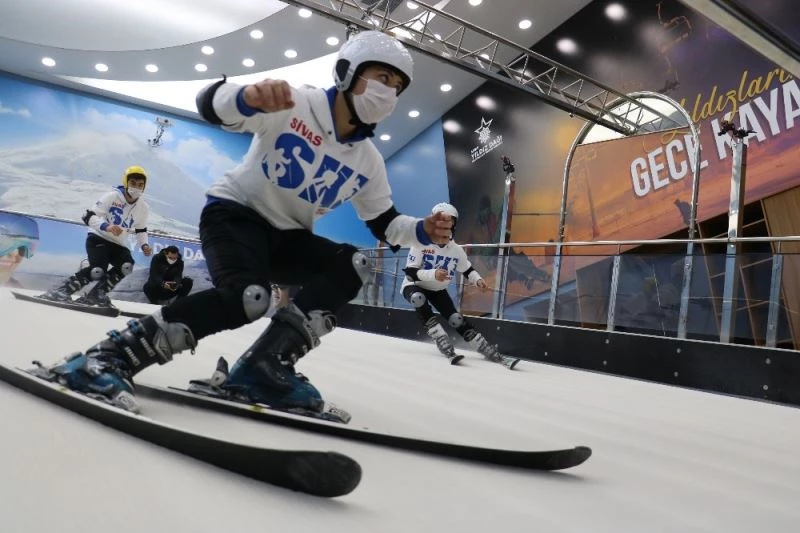 Kar olmasa da kayak yapabiliyorlar
