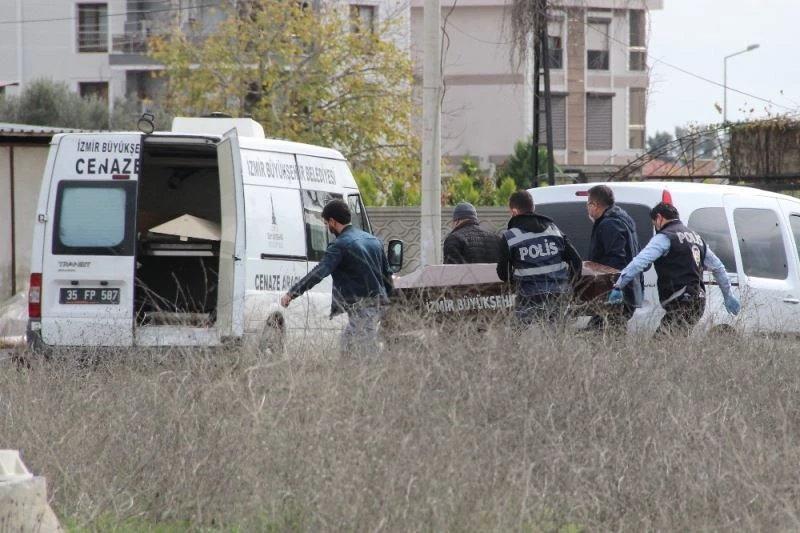 Cansız bedenleri 1 kilometre arayla bulundu
