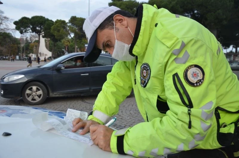 Yasaklara uymayan 54 kişiye 48 bin 600 lira ceza kesildi
