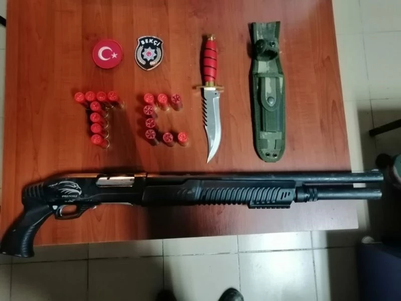 Sokağa çıka kısıtlamasını ihlal edenlerin üzerinden ruhsatsız silahlar çıktı
