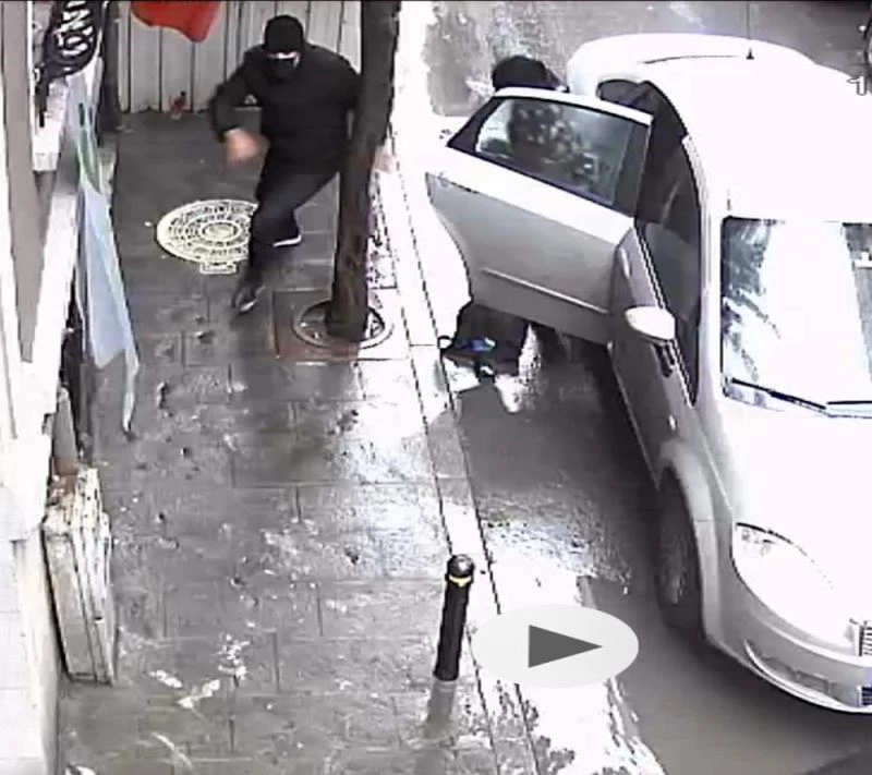 Şişli’de zabıtaların kovaladığı kapkaççılar kamerada
