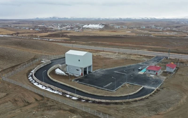 Van Büyükşehir Belediyesi iki ilçenin çöp sorununu bitiren tesisi tamamladı
