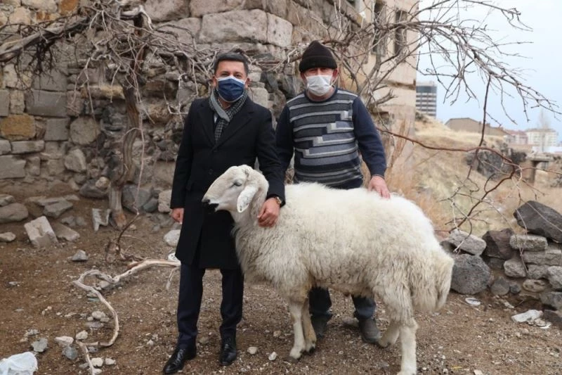 Başkandan koyunlara iade-i ziyaret
