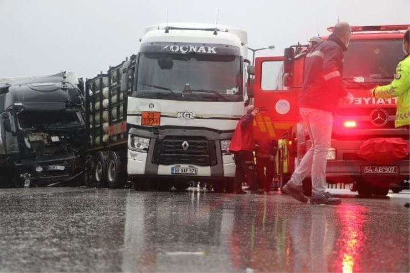 Yağış TEM Otoyolu’nda kazaları ardı ardına getirdi
