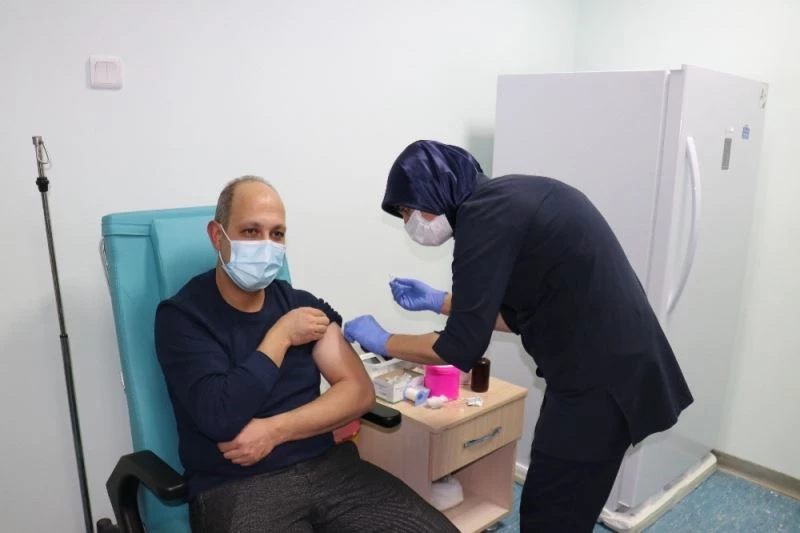 Malatya’da gönüllülere vurulan Çin aşısında rapor edilen bir yan etki görülmedi
