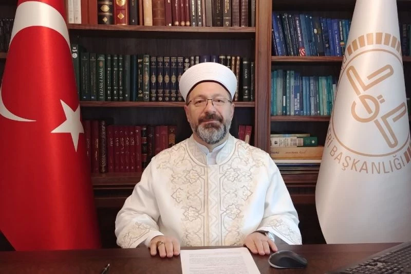 Diyanet İşleri Başkanı Erbaş: ”İlahi vahyin yalnızca içerik olarak değil, lafız itibarıyla da Allah’tan geldiğine inanırız”
