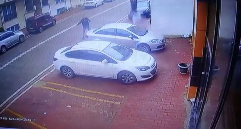 Esenyurt’ta genç kız rezidansın 18’nci katından atladı
